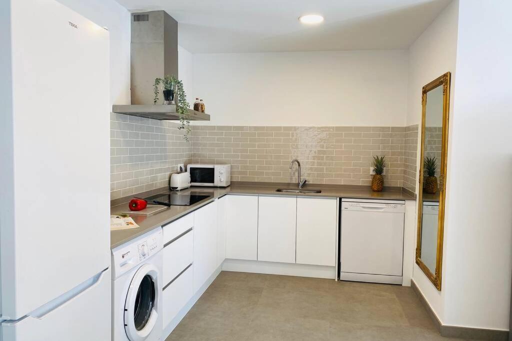 70 M2, Apartamento Cerca De La Playa, Apto Minusvalidos. Roses Kültér fotó