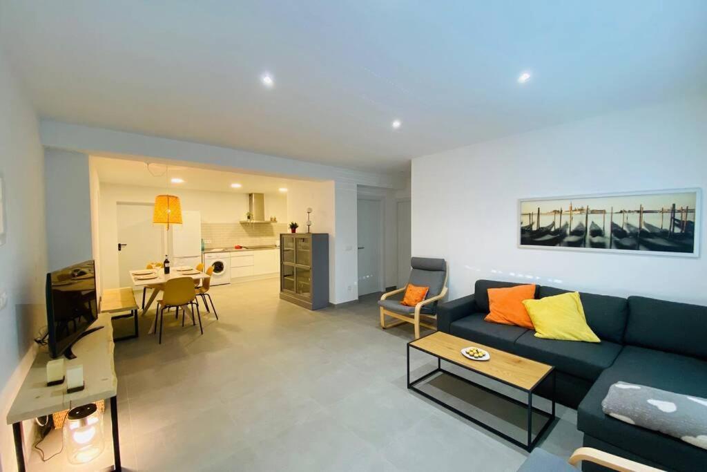 70 M2, Apartamento Cerca De La Playa, Apto Minusvalidos. Roses Kültér fotó